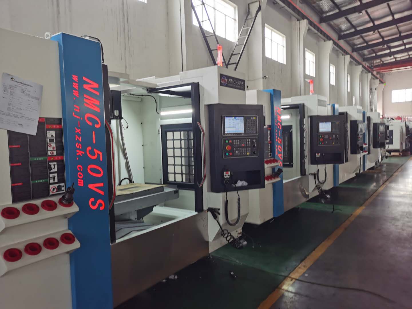 批量配置華中HNC-808D系統(tǒng)的加工中心車間.jpg 批量配置華中HNC-808D系統(tǒng)的加工中心車間.jpg